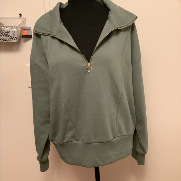 Pullover - Picture 1 of 3